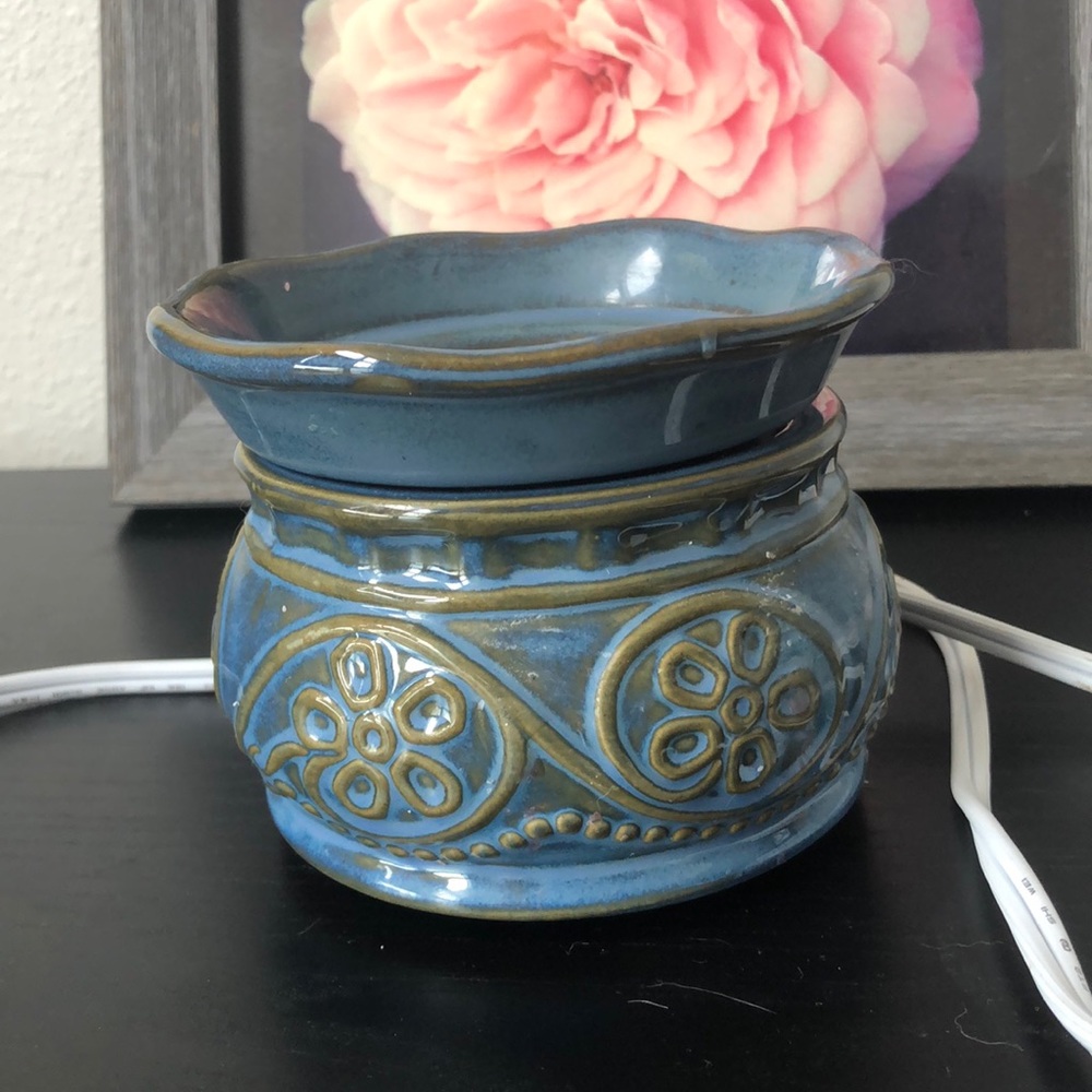 Electric scented wax warmer